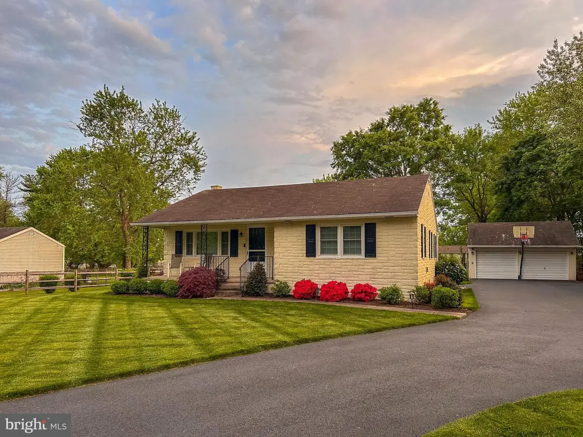 21 W Cherry Ln, Royersford, PA 19468 - #1