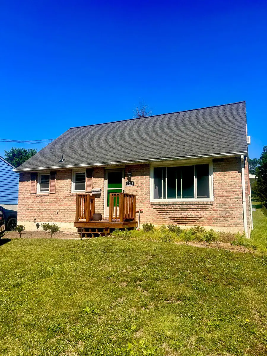 1013 Glasgow St, Pottstown, PA 19464 - #2