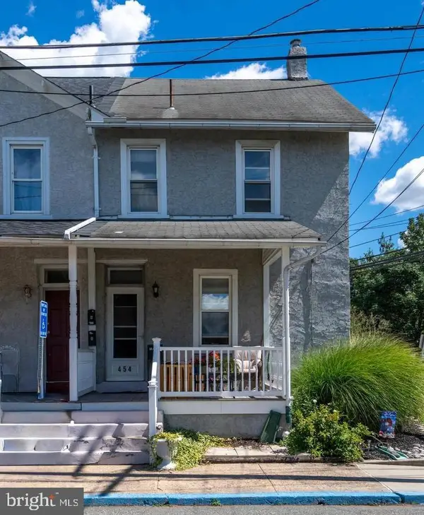 454 Seminary St, PENNSBURG, PA 18073