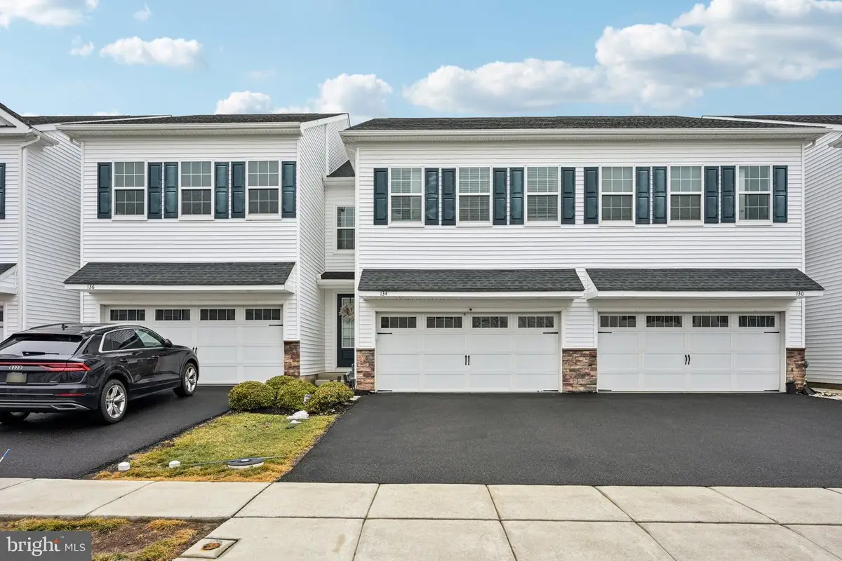 134 Knock Hill Dr, Royersford, PA 19468 - #1