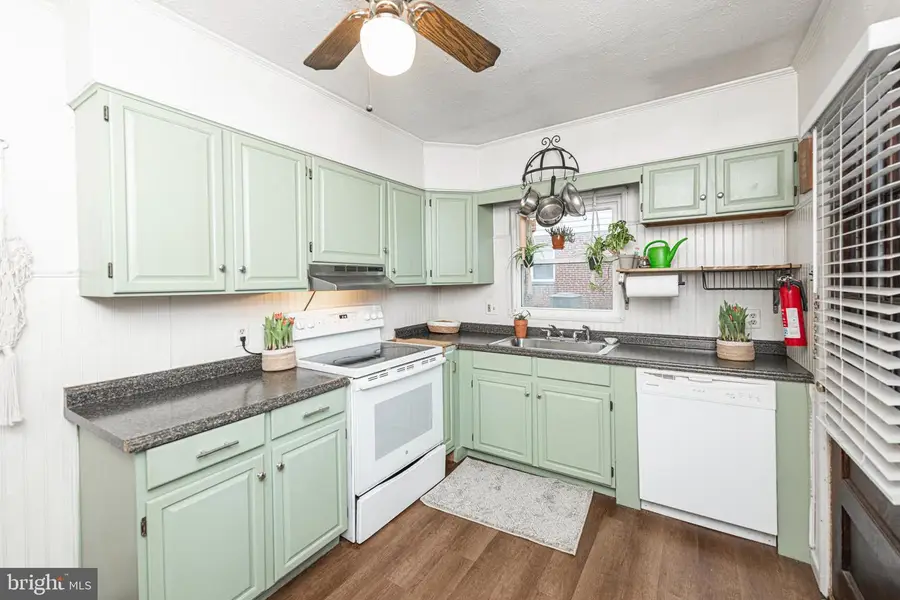 654 Mervine St, Pottstown, PA 19464 - #3