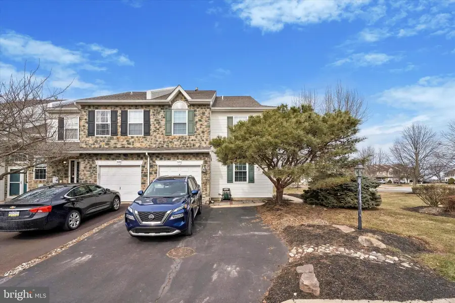 636 Chadbourne Ct, Harleysville, PA 19438 - #2