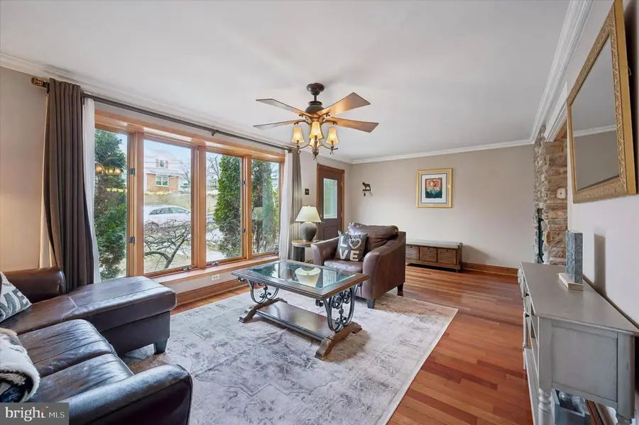 906 Division Ave, Willow Grove, PA 19090 - #2