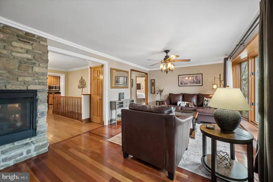 906 Division Ave, Willow Grove, PA 19090 - #3