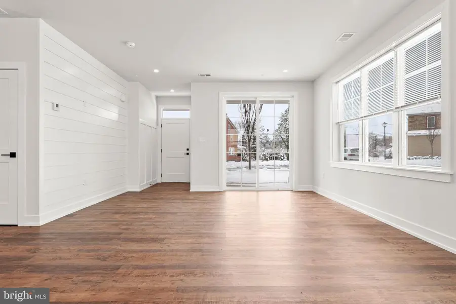 411 Isabelle Ct #201, Harleysville, PA 19438 - #3