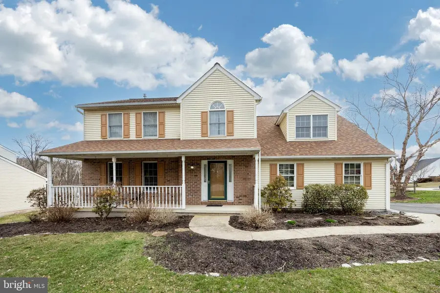 1537 Meadowview Dr, Pottstown, PA 19464 - #2