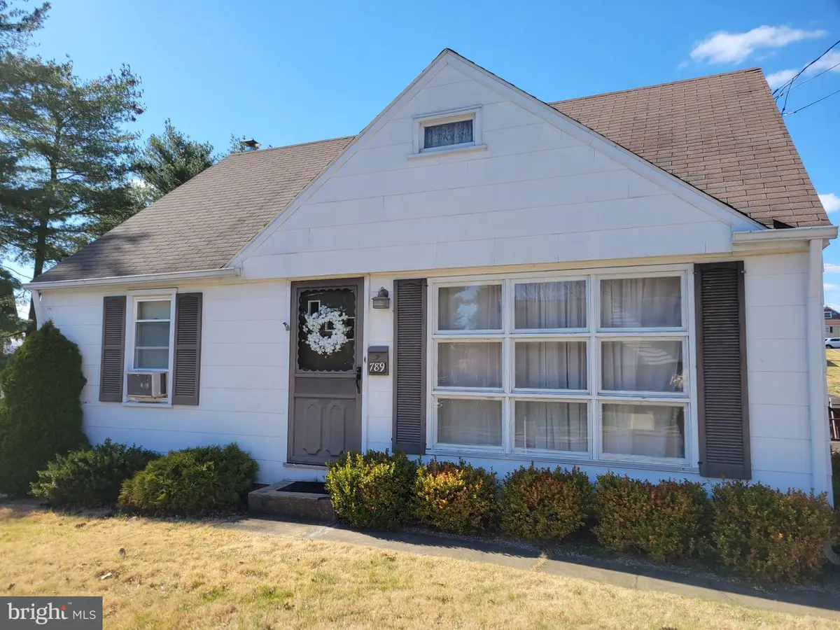 789 Logan St, Pottstown, PA 19464 - #1