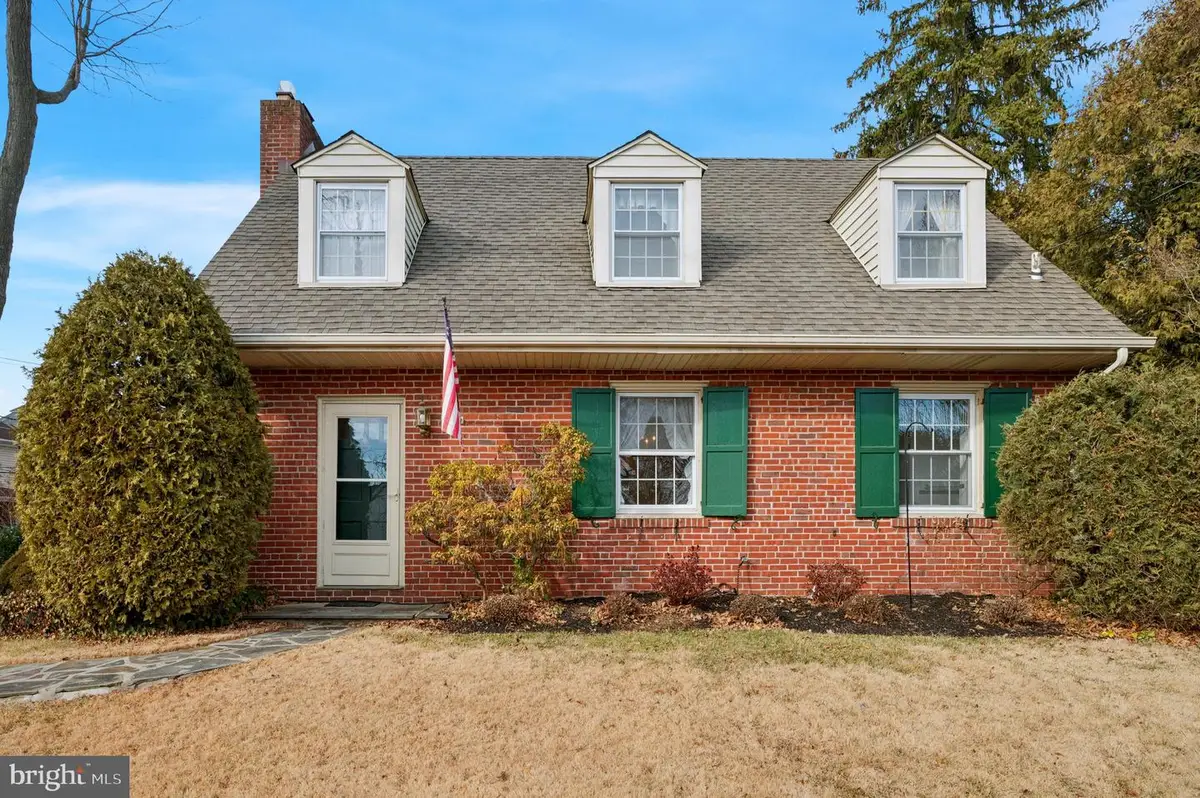 201 Barrie Rd, Narberth, PA 19072 - #1