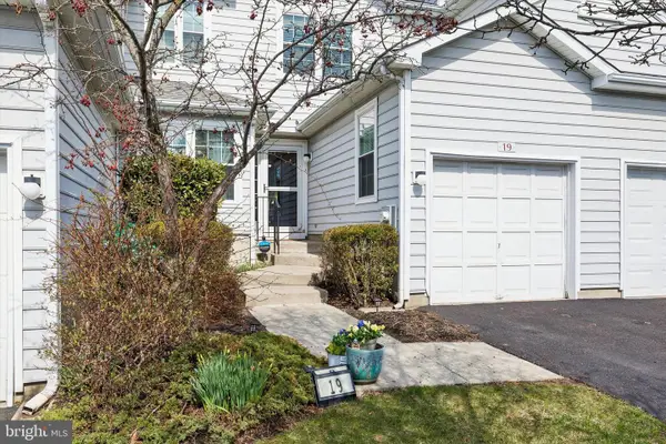 19 Victoria Cir, COLLEGEVILLE, PA 19426
