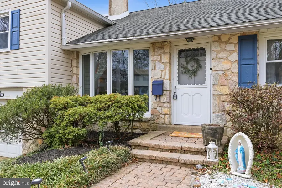 401 Red Barn Rd, Willow Grove, PA 19090 - #3