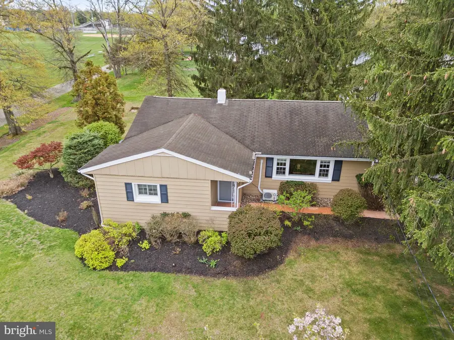 1030 Walt Rd, Pennsburg, PA 18073 - #2