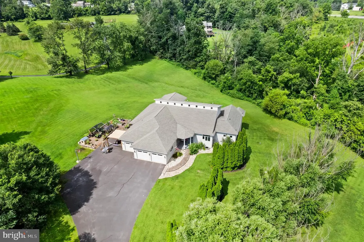 213 Cross Rd, Gilbertsville, PA 19525 - #1
