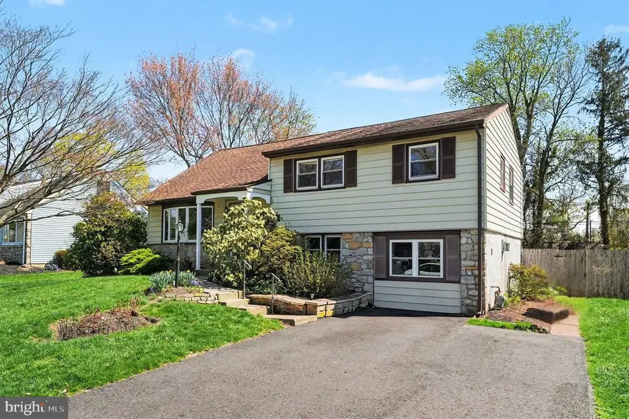 256 Woodlawn Dr, Lansdale, PA 19446 - #3