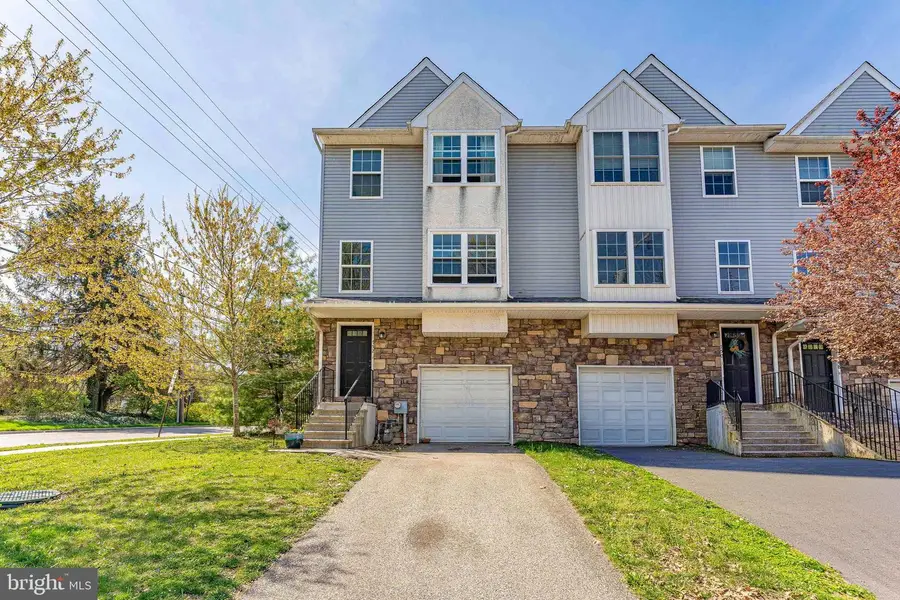 752 Cedar Ln, Norristown, PA 19401 - #2