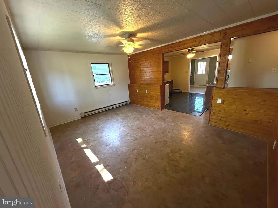 321 W Chestnut St, Pottstown, PA 19464 - #2