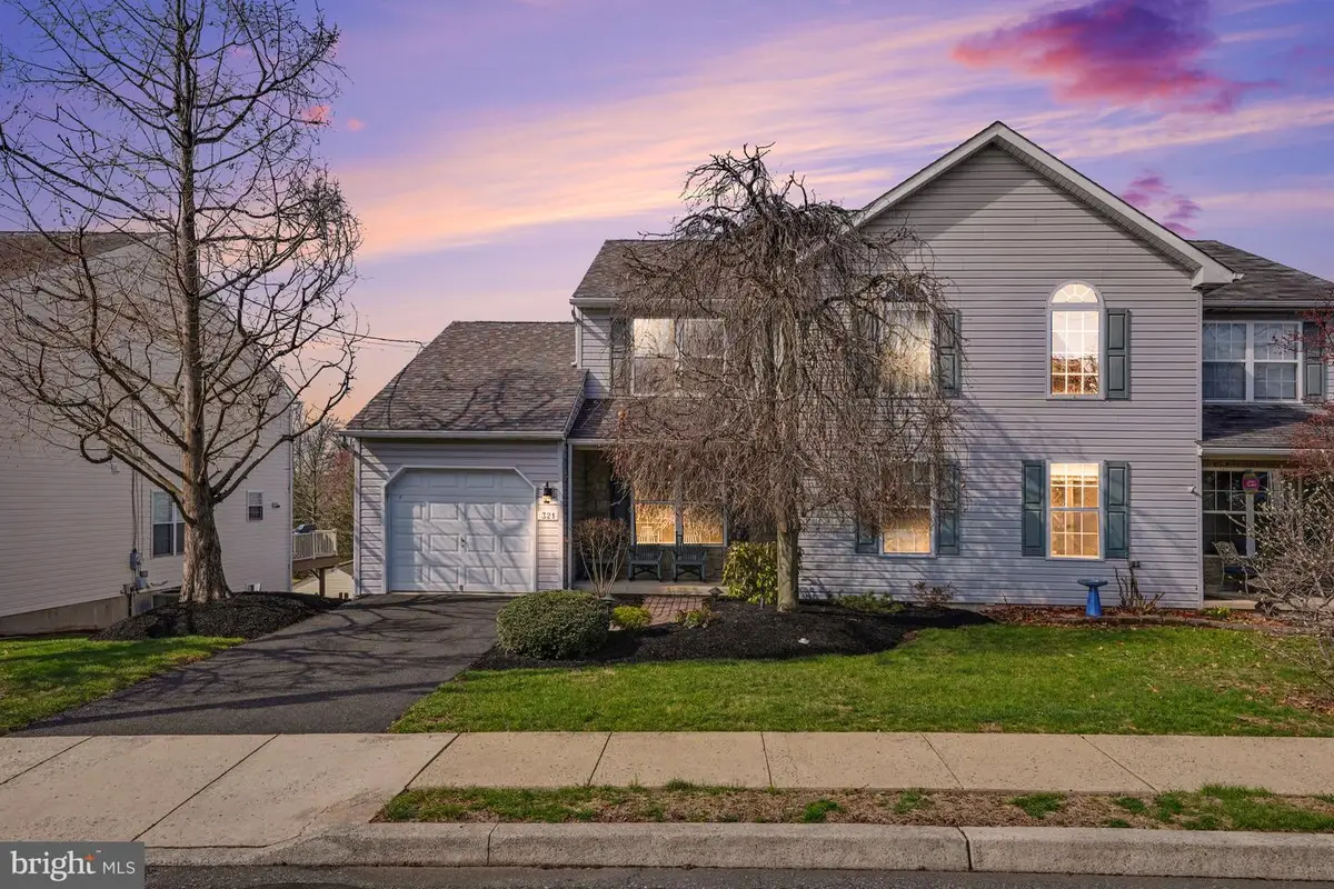 321 Cherry St, Pennsburg, PA 18073 - #1