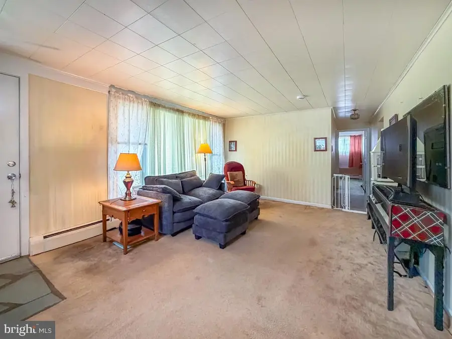 2751 Kruger Rd, Abington, PA 19001 - #2