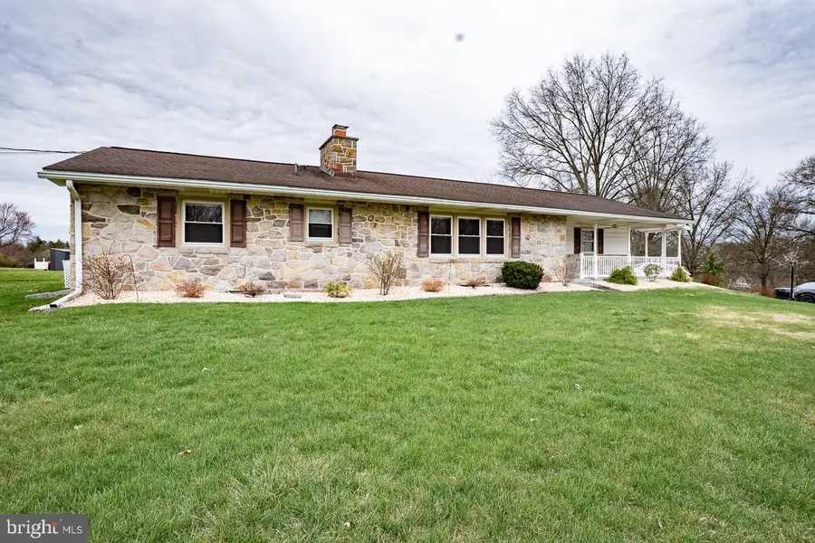 1514 Bahr Rd, Pottstown, PA 19464 - #2