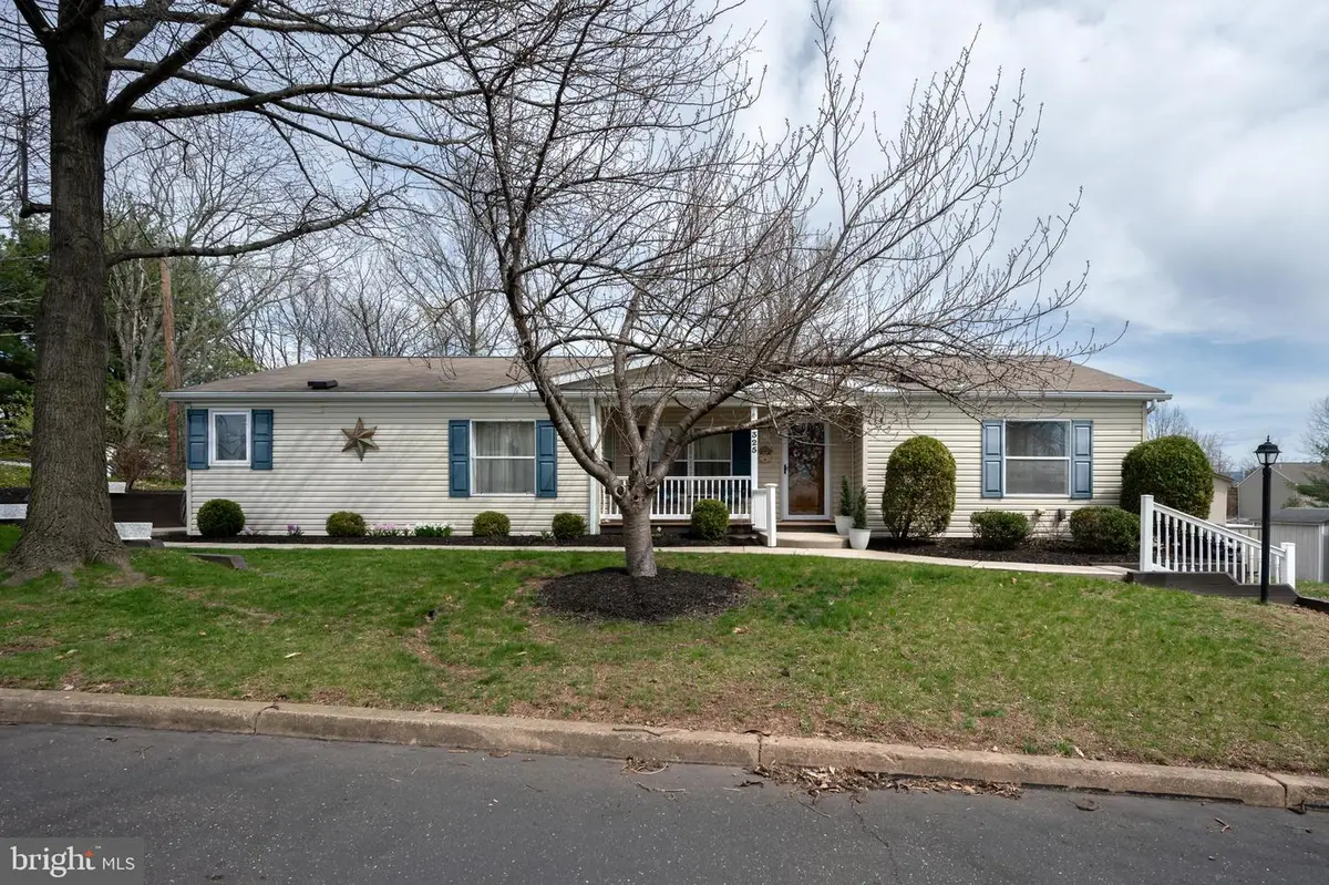 325 Hidden Springs Dr, Souderton, PA 18964 - #1