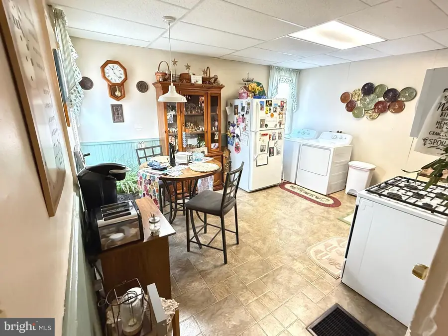 517 Glasgow St, Pottstown, PA 19464 - #3