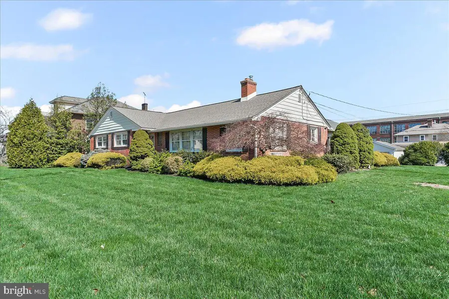 901 Columbia Ave, Lansdale, PA 19446 - #2