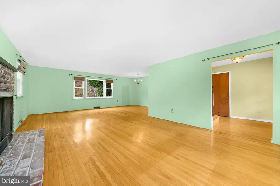 552 Woodward Dr, Huntingdon Valley, PA 19006 - #3