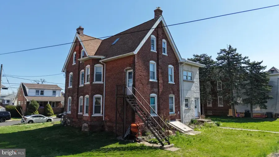 418 Derstine Ave, Lansdale, PA 19446 - #3