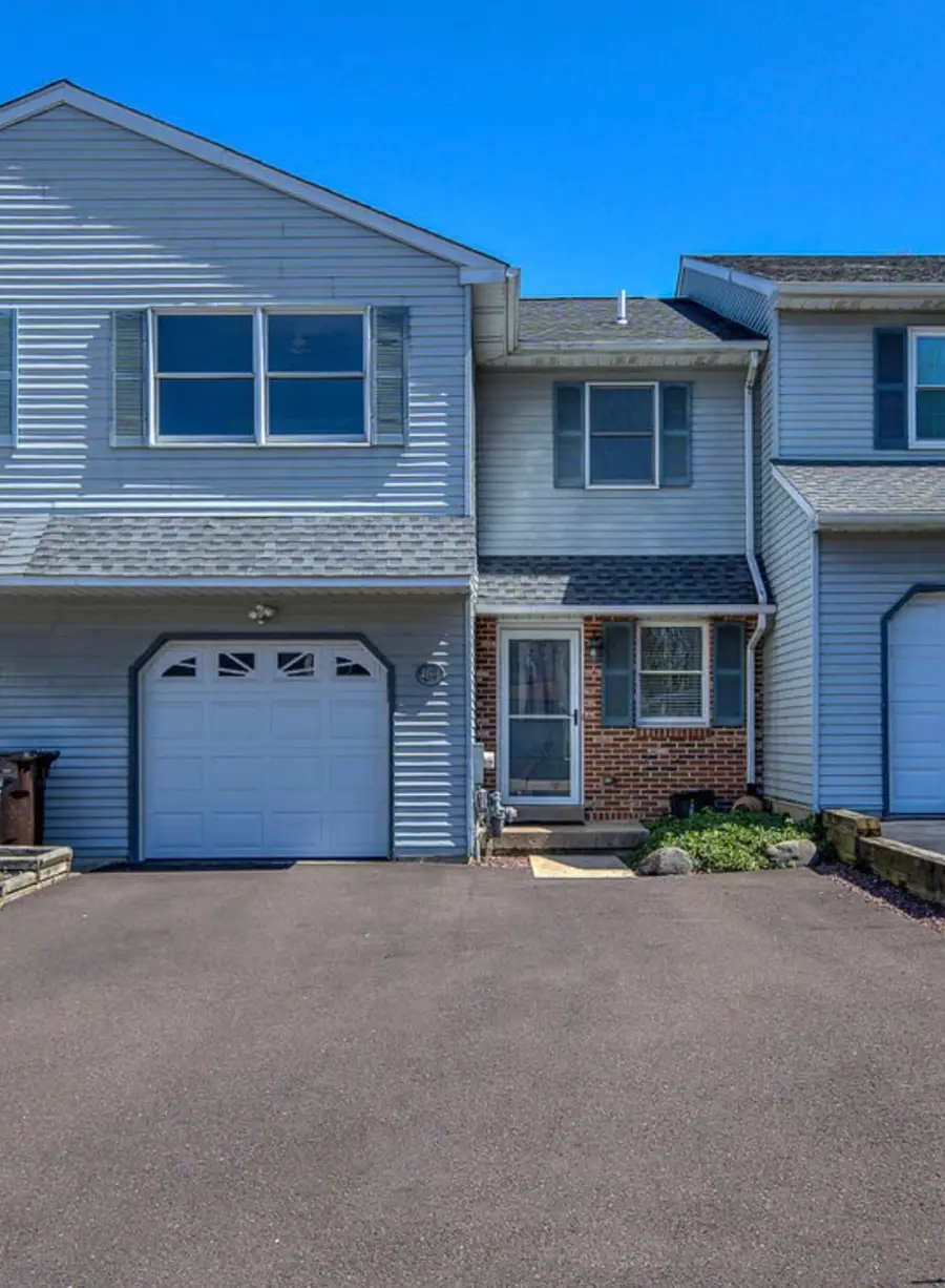 164 Jonathan Dr, North Wales, PA 19454 - #2