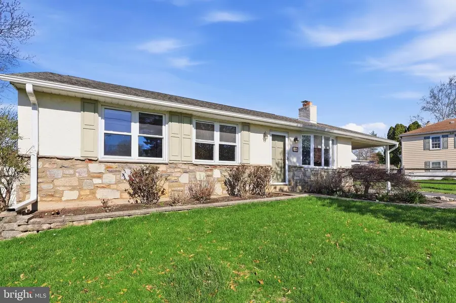 2015 Spring Mill Rd, Conshohocken, PA 19428 - #2