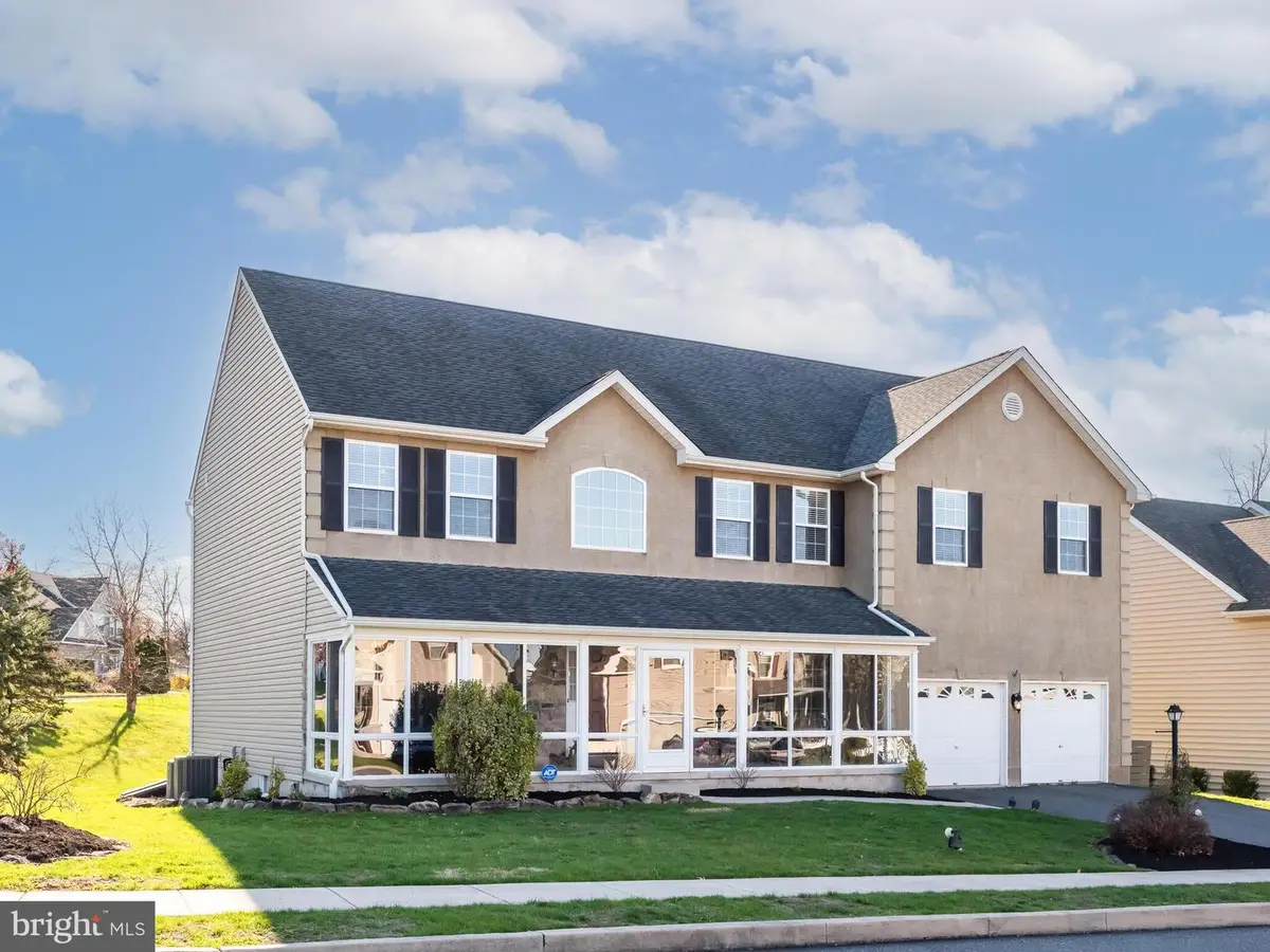 527 Centennial Ave, Gilbertsville, PA 19525 - #1