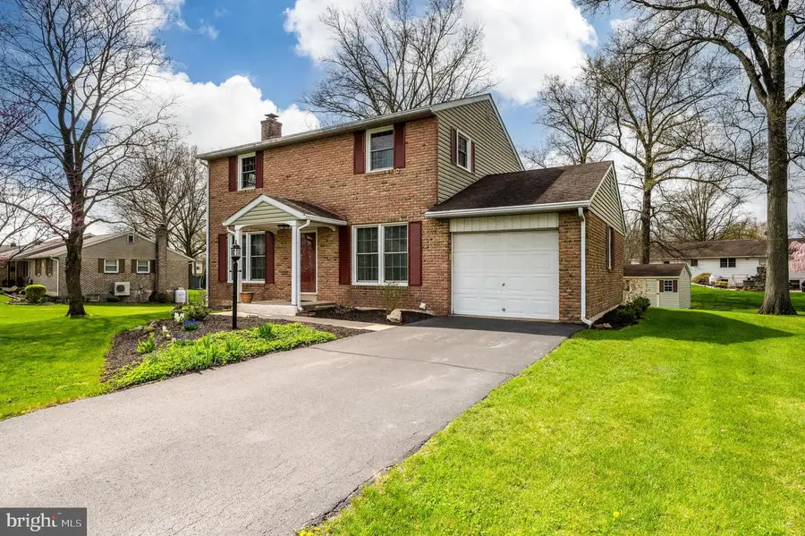 215 E Spruce St, Gilbertsville, PA 19525 - #2