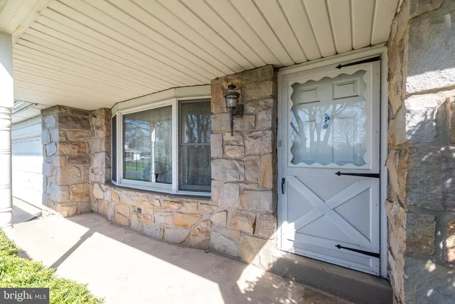 33 Onyx Ln, Gilbertsville, PA 19525 - #2