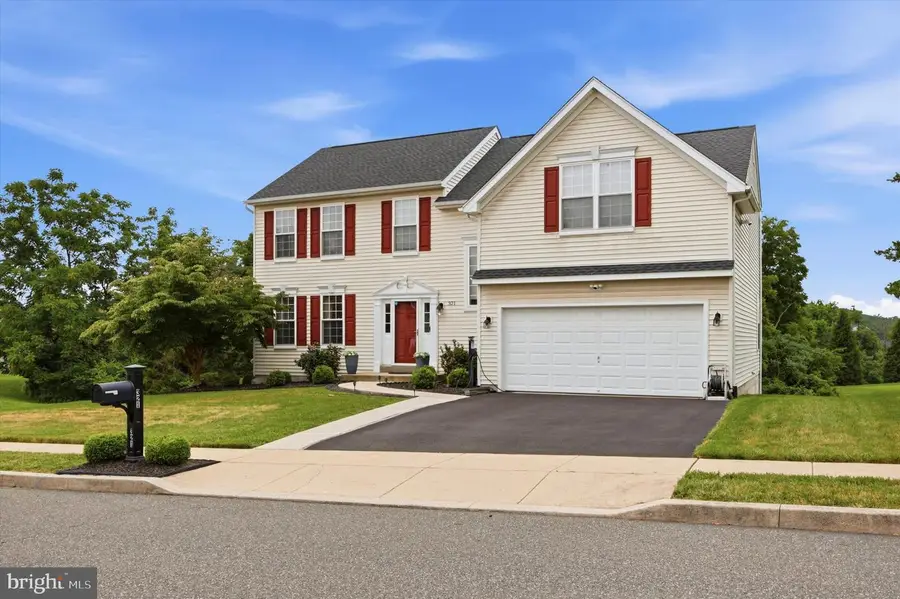 321 Summer Grove Ln, Pottstown, PA 19464 - #2