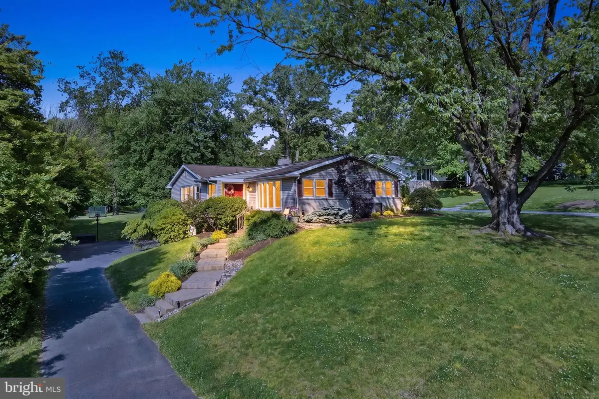 8807 Hawthorne Ln, Wyndmoor, PA 19038 - #1