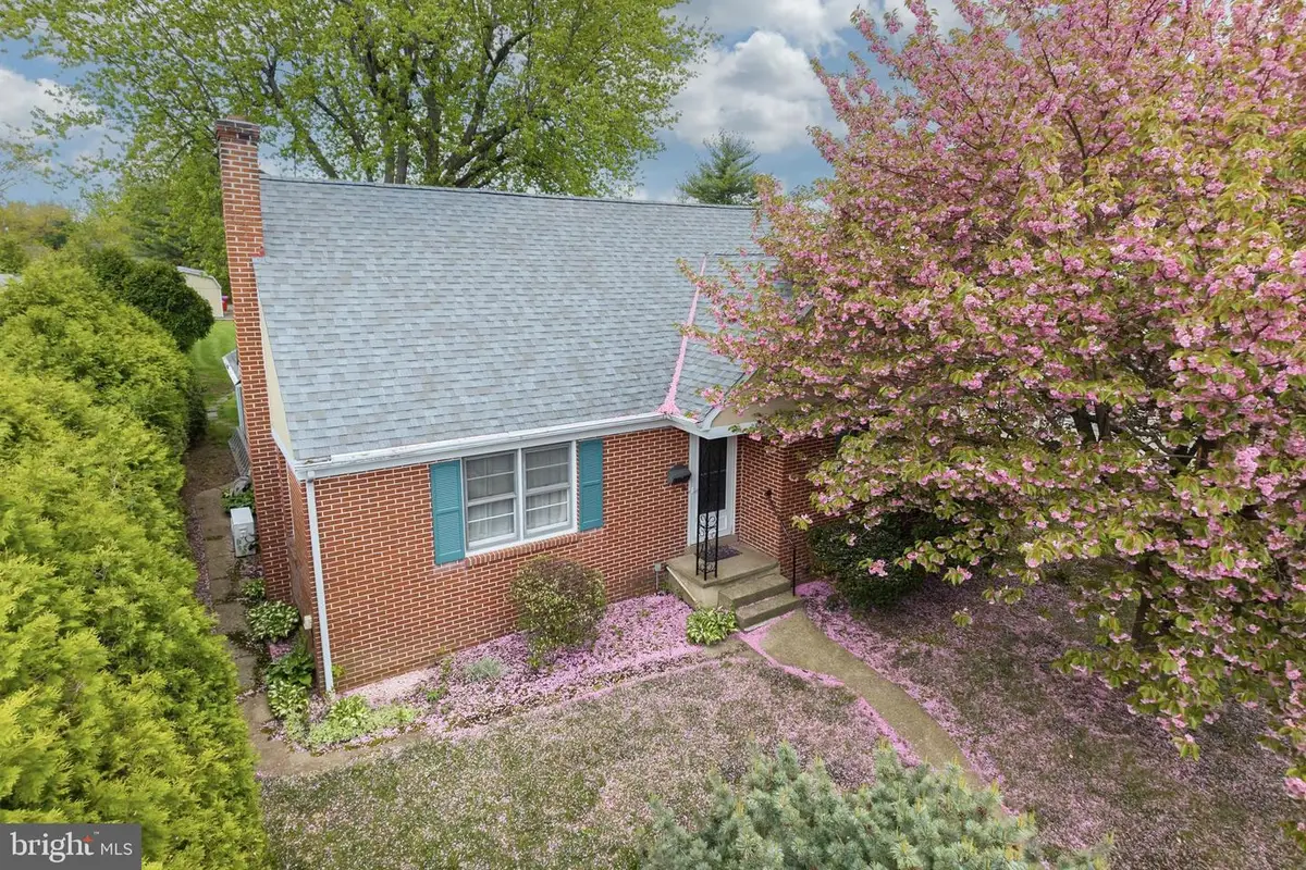 234 W Chestnut St, Souderton, PA 18964 - #1