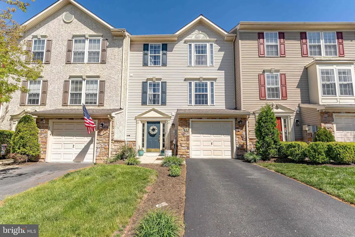 27 Creekside Dr, Pottstown, PA 19464 - #1