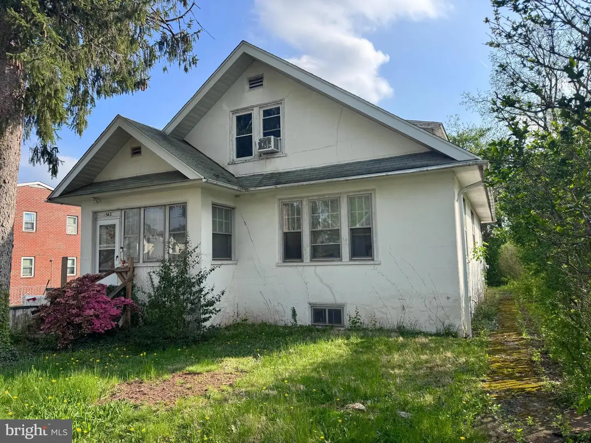 342 Perkiomen Ave, Lansdale, PA 19446 - #1