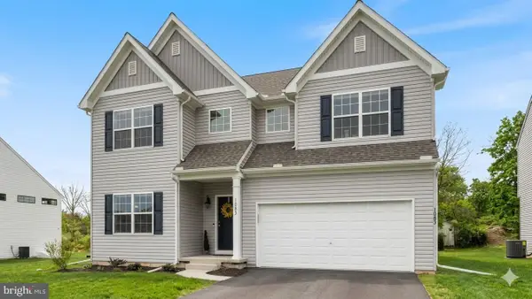 1083 Smyth Ln, PENNSBURG, PA 18073