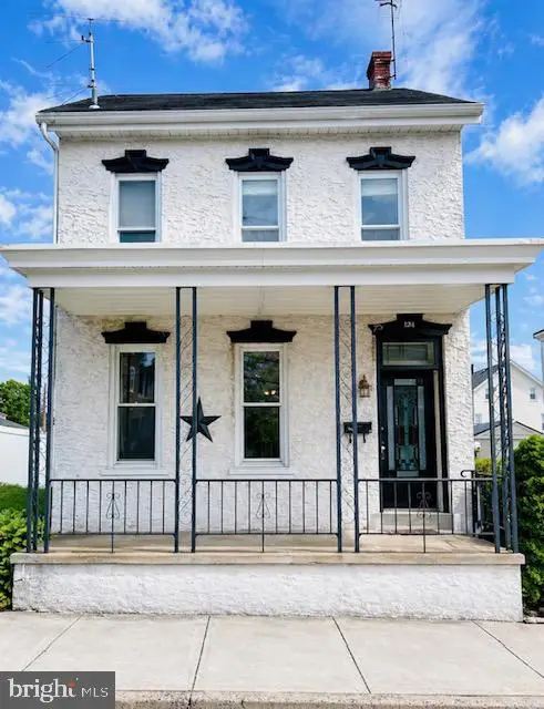 124 W 4th St, EAST GREENVILLE, PA 18041
