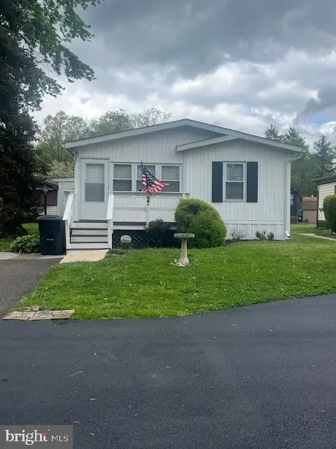 527 Ramblewood Ln, North Wales, PA 19454 - #1