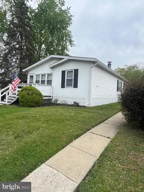 527 Ramblewood Ln, North Wales, PA 19454 - #2