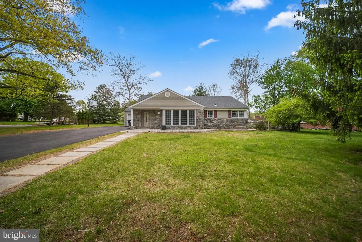 3119 Manor Rd, Huntingdon Valley, PA 19006 - #1