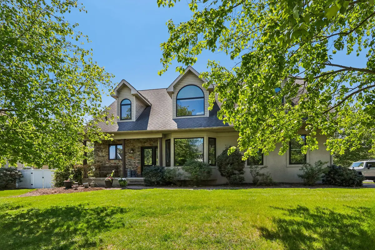 837 Mountaintop Dr, Collegeville, PA 19426 - #1