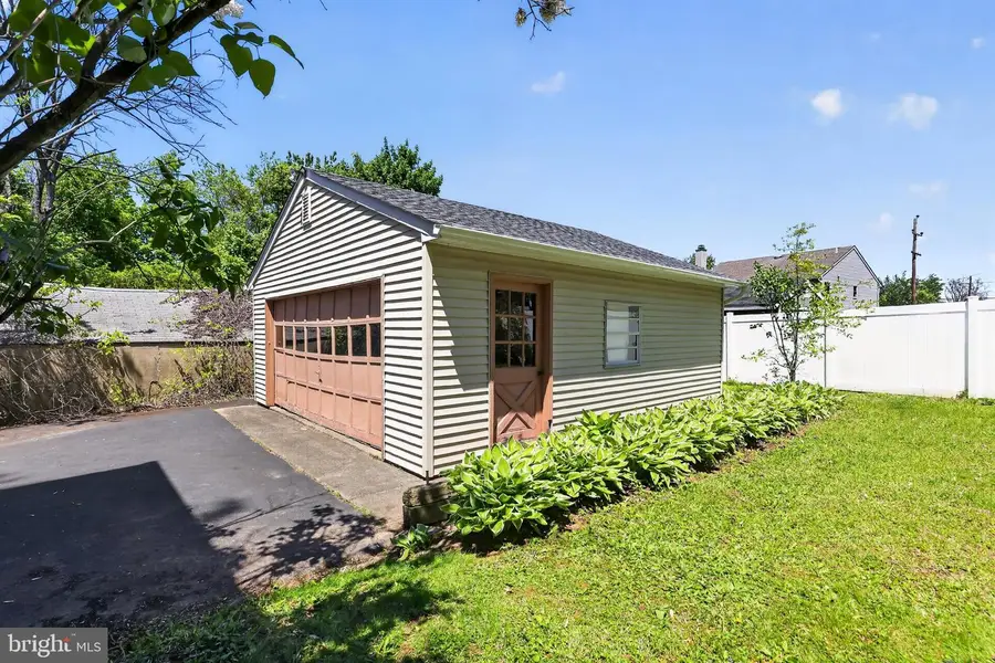 325 Manor Rd, Hatboro, PA 19040 - #3