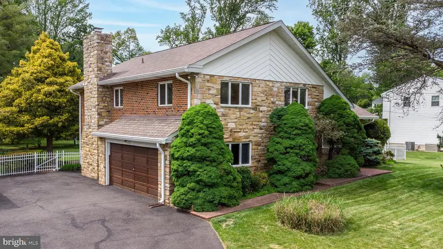 827 Wright Dr, Maple Glen, PA 19002 - #3