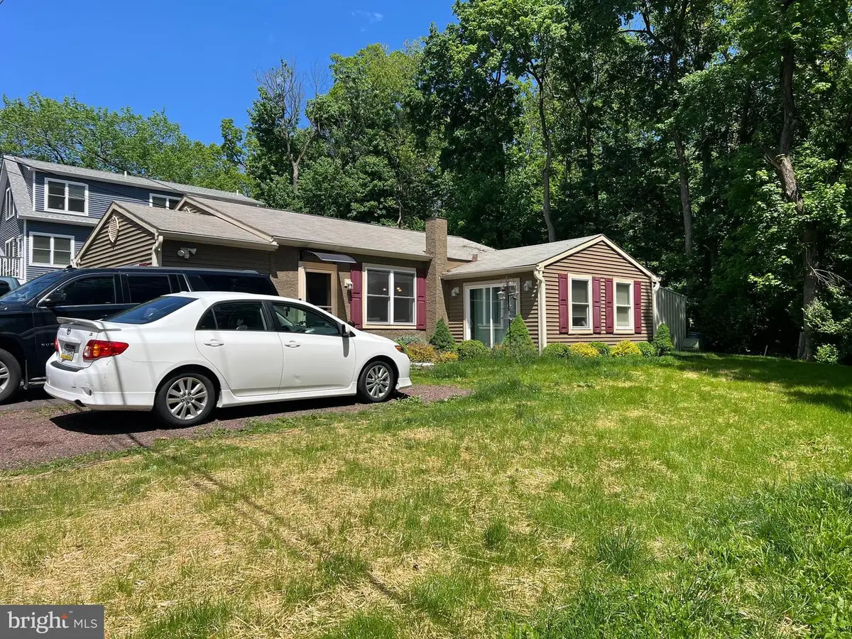 225 S Park Rd, Sanatoga, PA 19464 - #1