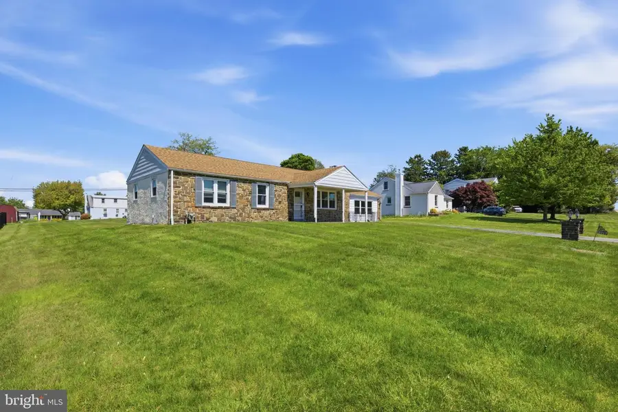 3217 W Mount Kirk Ave, Norristown, PA 19403 - #2