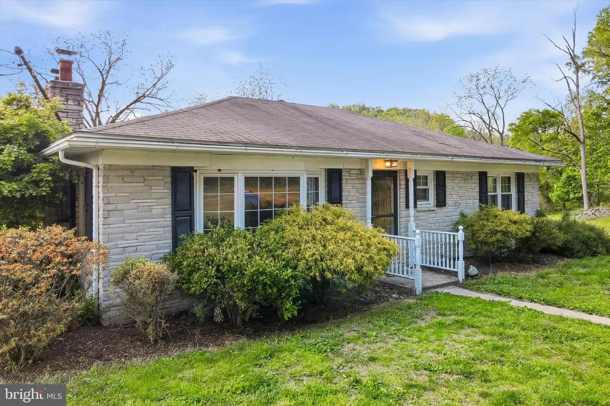 949 Pennsylvania Ave, Pottstown, PA 19464 - #1