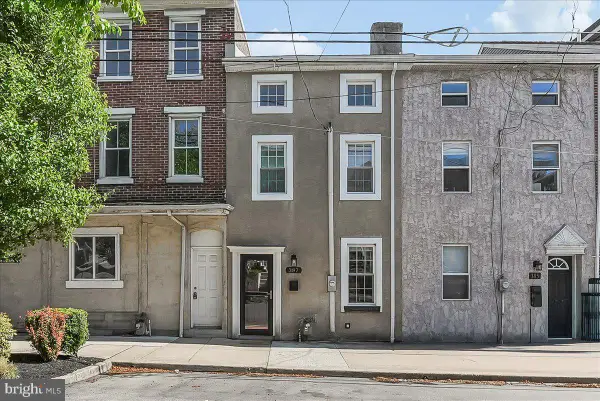 387 E Hector St, CONSHOHOCKEN, PA 19428