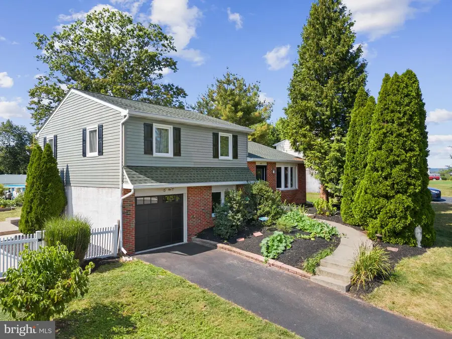 167 Meadowland Dr, Red Hill, PA 18076 - #2